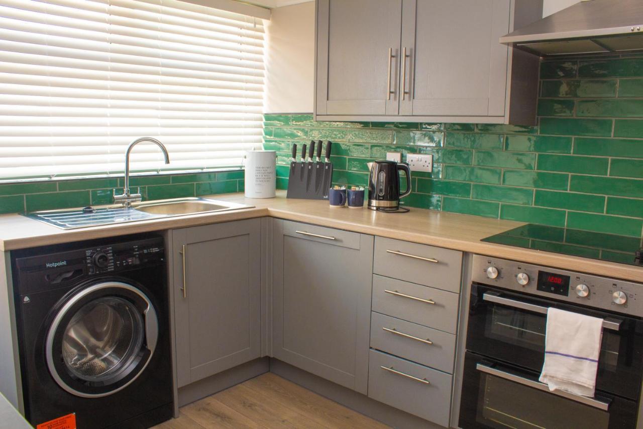 Cosy 3Bed Bungalow In West Kirby, Free Parking 弗兰克比 外观 照片