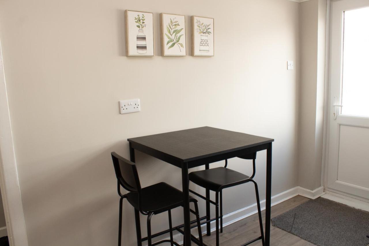 Cosy 3Bed Bungalow In West Kirby, Free Parking 弗兰克比 外观 照片