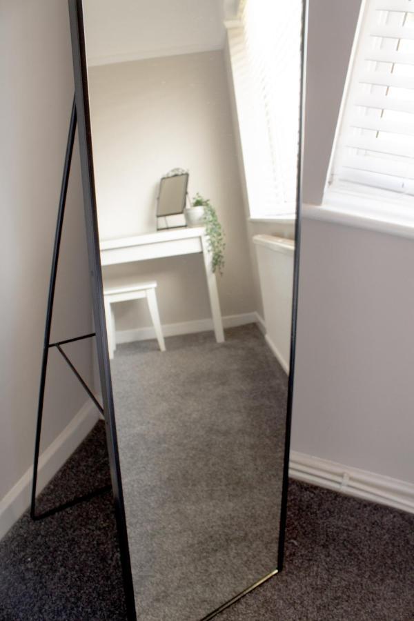 Cosy 3Bed Bungalow In West Kirby, Free Parking 弗兰克比 外观 照片