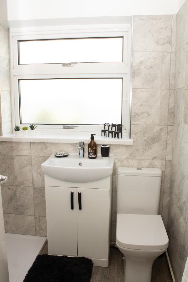 Cosy 3Bed Bungalow In West Kirby, Free Parking 弗兰克比 外观 照片